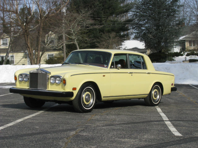 1976 Rolls-Royce Silver Shadow (Yellow/Burgundy)