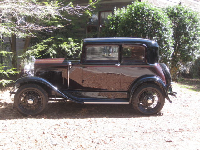 1931 Ford Model A (Ford Maroon/Broadcloth)