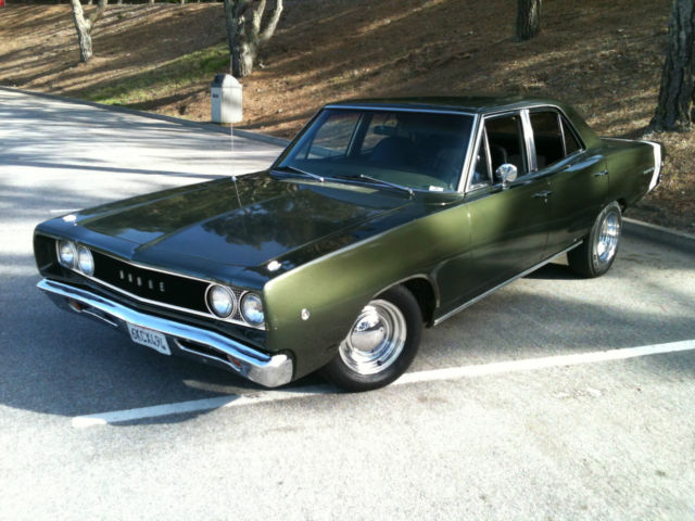 1968 Dodge Coronet (F8 Green/Black on Beige)