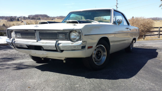 1970 Dodge Dart (White/Brown)