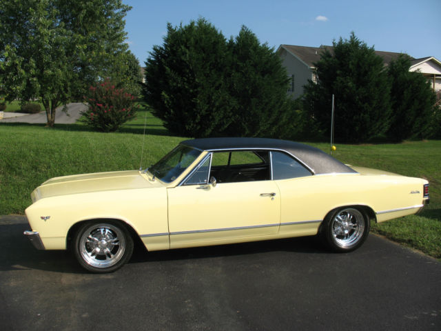 1967 Chevrolet Chevelle (Butternut Yellow with vinyl top/Black)