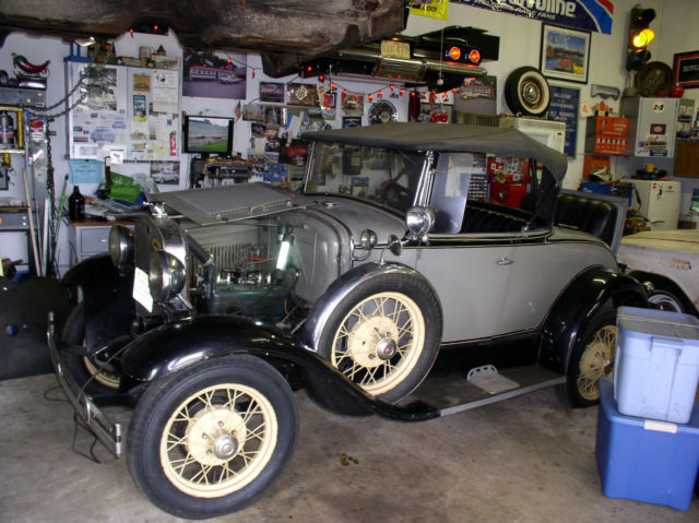 1930 Ford Model A (Gray/Black)
