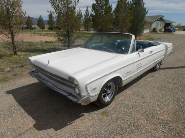 1965 Plymouth Fury (White/Blue)