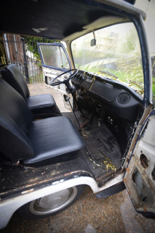 1971 Volkswagen Bus/Vanagon (White/Black)