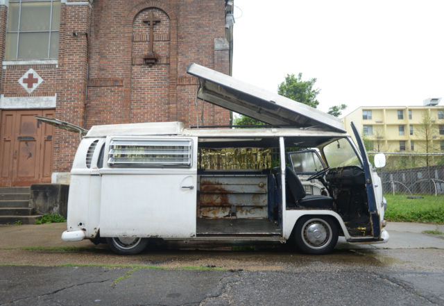 1971 Volkswagen Bus/Vanagon (White/Black)