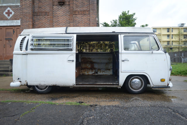 1971 Volkswagen Bus/Vanagon (White/Black)