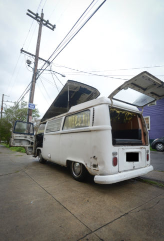 1971 Volkswagen Bus/Vanagon (White/Black)