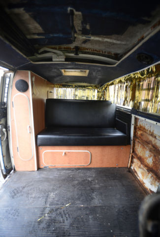 1971 Volkswagen Bus/Vanagon (White/Black)