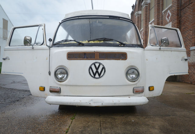 1971 Volkswagen Bus/Vanagon (White/Black)