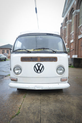 1971 Volkswagen Bus/Vanagon (White/Black)
