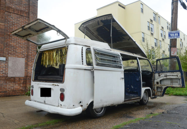 1971 Volkswagen Bus/Vanagon (White/Black)