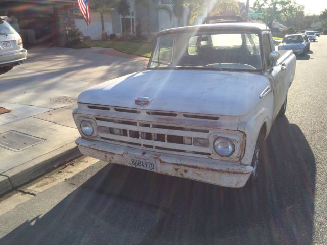 1961 Ford F-100 (White/White)