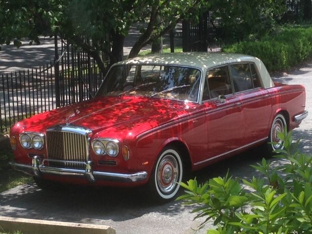 1968 Rolls-Royce Silver Shadow (Red/Tan)