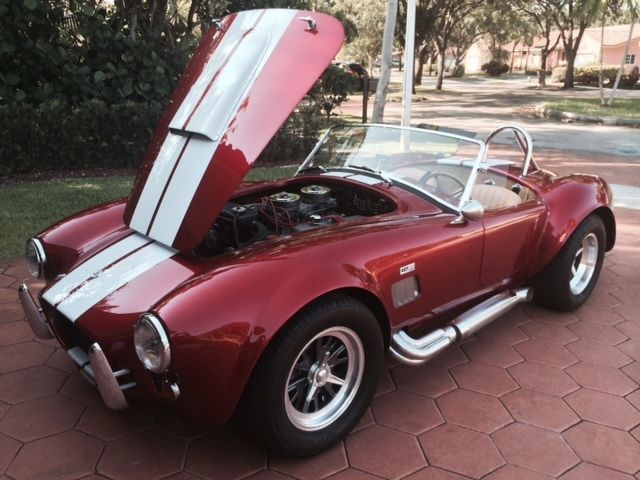 1967 Shelby A/C COBRA (CANDY APPLE RED W/ WHITE LE MANS RACING STRIPES/CAMEL BEIGE)