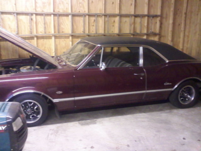 1966 Oldsmobile Cutlass (Burgundy/Black)