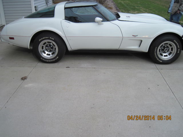 1978 Chevrolet Corvette (White/Red)