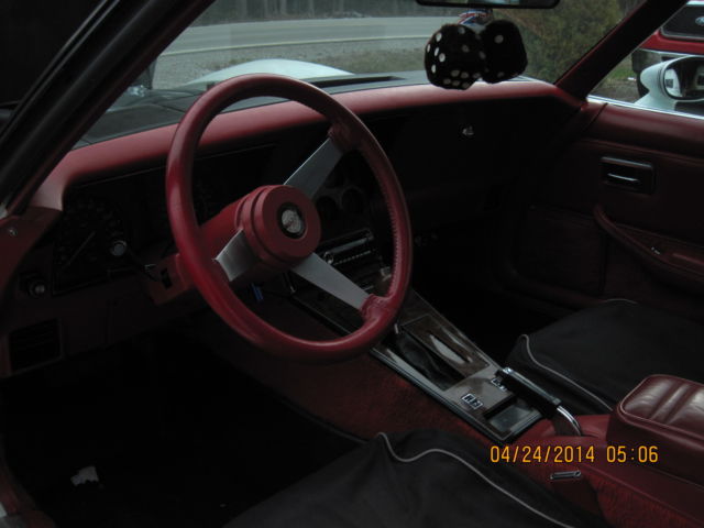 1978 Chevrolet Corvette (White/Red)