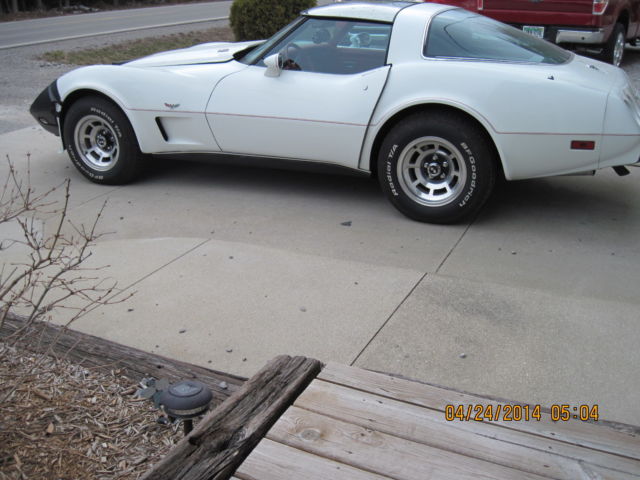 1978 Chevrolet Corvette (White/Red)