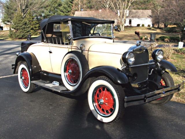 1979 Ford Fairlane (Yellow/Black)