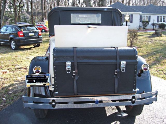 1979 Ford Fairlane (Yellow/Black)