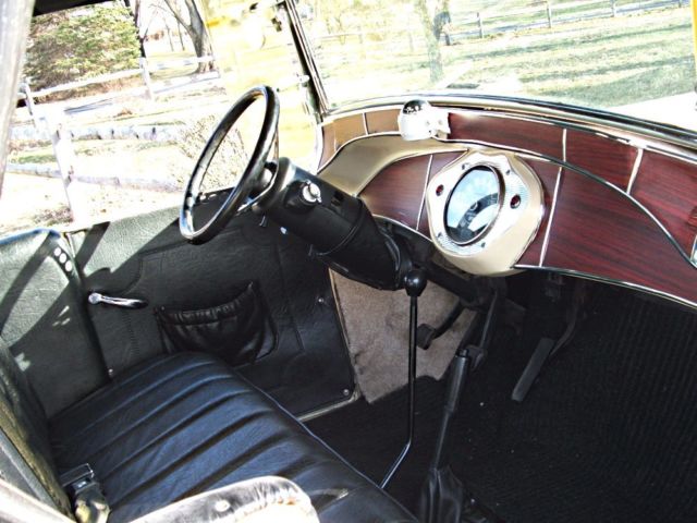 1979 Ford Fairlane (Yellow/Black)