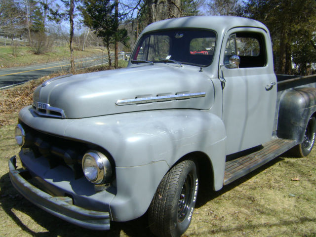 1951 Ford F-100 (Gray, Black/Maroon, Black seat)