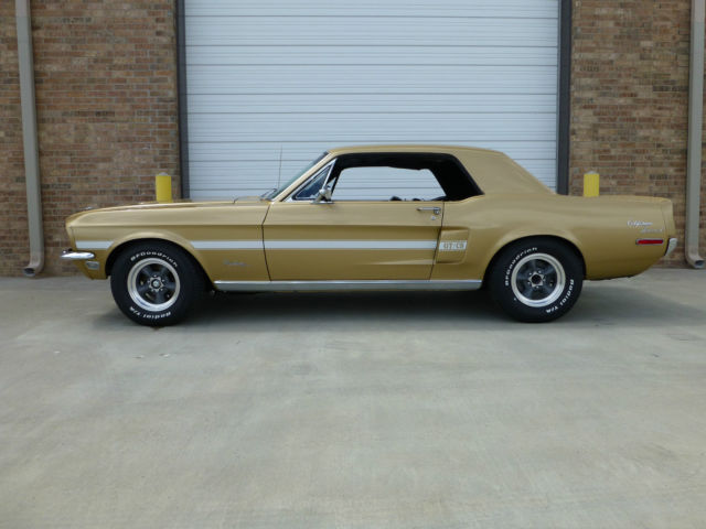 1968 Ford Mustang (Sunlit Gold/Black)