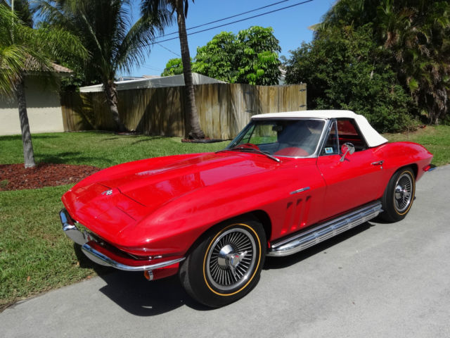 1965 Chevrolet Corvette (Red/White)