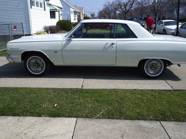 1964 Chevrolet Chevelle (ERMINE WHITE/AQUA)
