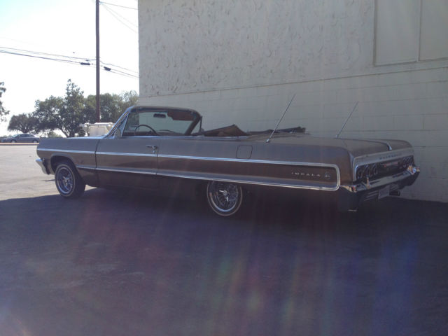 1964 Chevrolet Impala (Root beer brown/Beige)