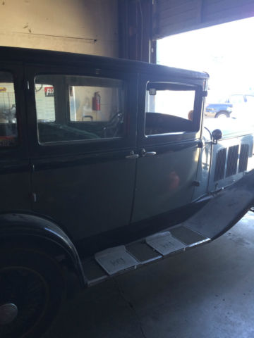 1929 DeSoto 4 Door Sedan (Grey/Green)