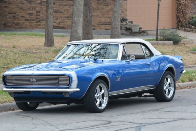 1967 Chevrolet Camaro (Intense Blue Pearl with White convertible Top/Parchment White & Black)