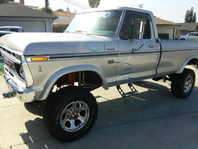 1976 Ford F-250 (metallic silver with blue flames/metallic silver)