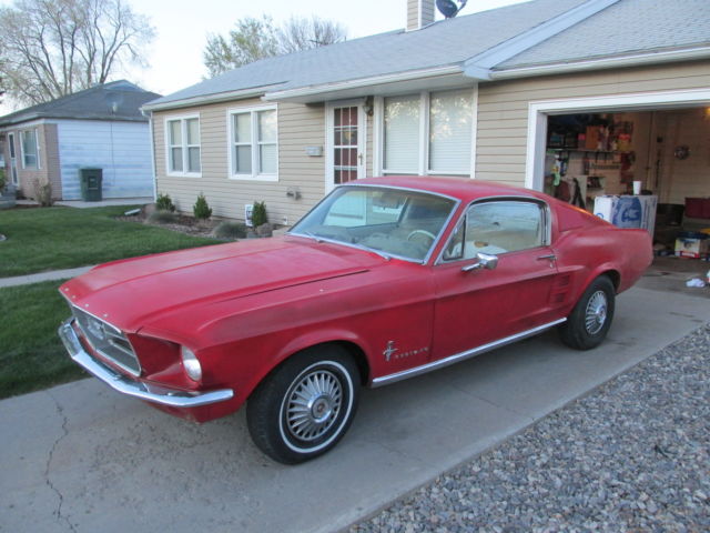 1967 Ford Mustang (Red/Parchment)