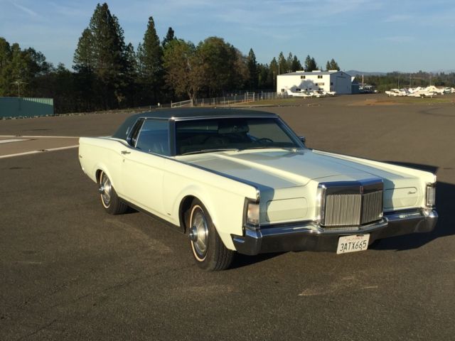 1969 Lincoln Continental (Very very pale lime white/Very dark Green, almost black)