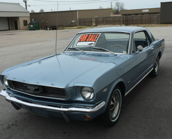 1966 Ford Mustang (Blue/Blue/white)