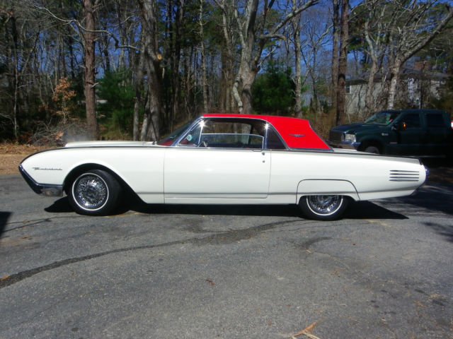 1961 Ford Thunderbird (White / Red ~ TWO TONE/Red)