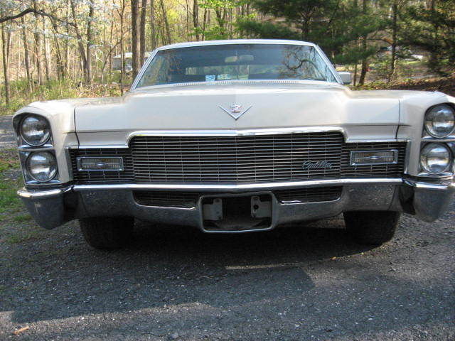 1968 Cadillac DeVille (Ivory/Tan)