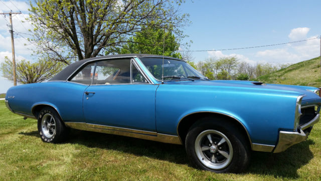 1967 Pontiac GTO (Blue/White)