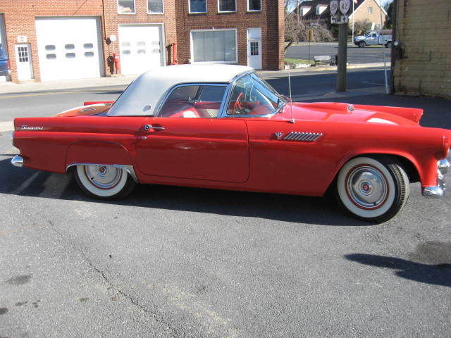 1955 Ford Thunderbird (Red/White)