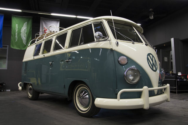 1967 Volkswagen Bus/Vanagon (Velvet Green/white/grey)