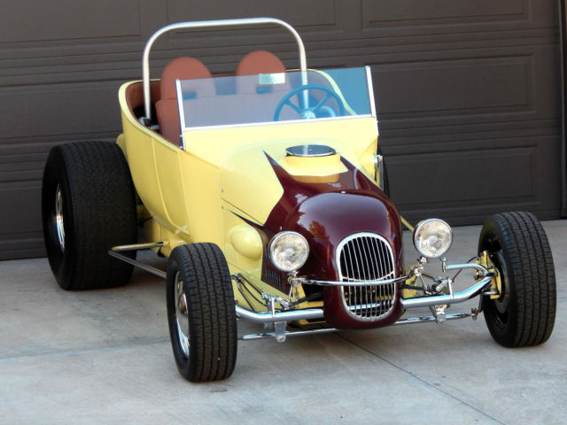 1923 Ford Model T (yellow and ruby red/Brown)