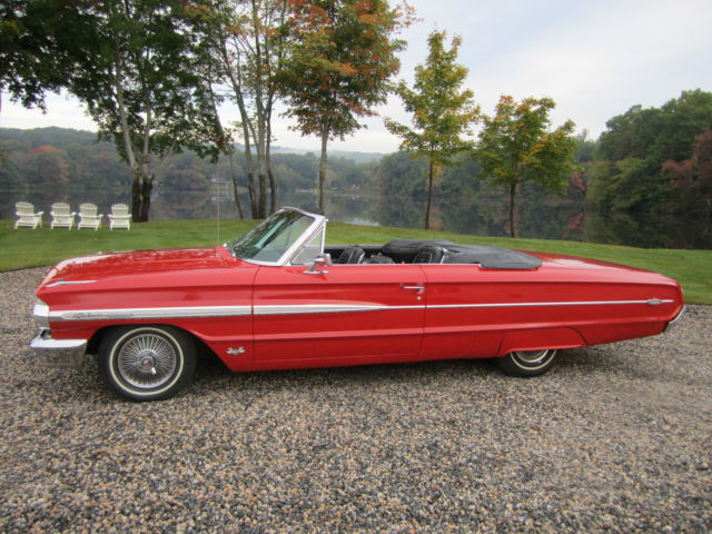 1964 Ford Galaxie (Red/Black)