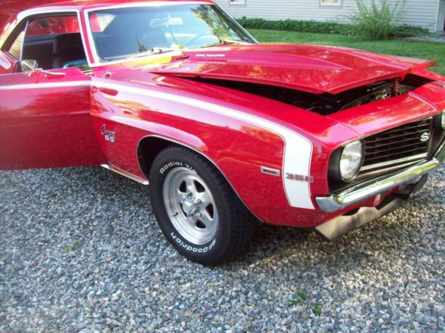 1969 Chevrolet Camaro (yellow and ruby red/Brown)