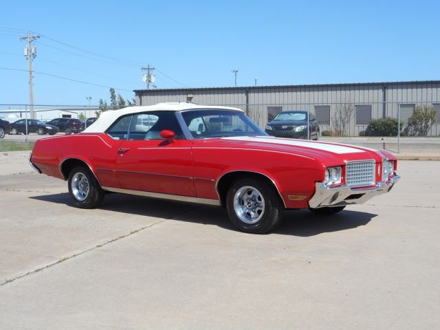 1972 Oldsmobile Cutlass (Red/White)