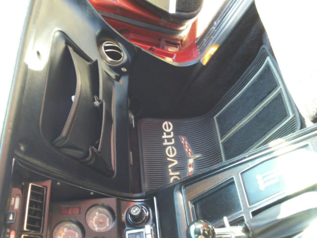 1974 Chevrolet Corvette (Burgundy/Black)