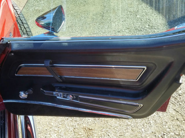 1974 Chevrolet Corvette (Burgundy/Black)