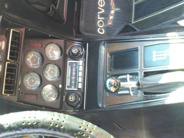 1974 Chevrolet Corvette (Burgundy/Black)