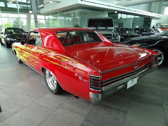 1967 Chevrolet Chevelle (Red/Red)