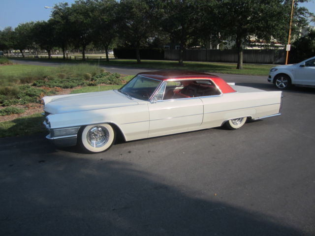 1965 Cadillac DeVille (White/Red)
